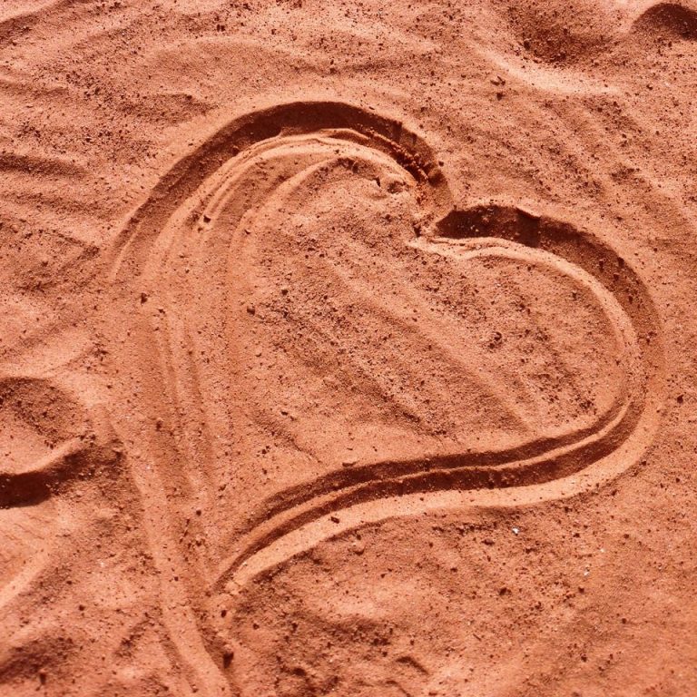 Herz im Sand Herz im roten Sand